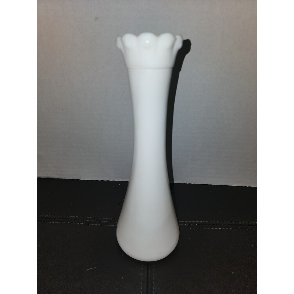 Vintage 9" Loeffler Randall Petal Top Milk Glass Bud‎ Vase